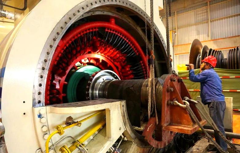 云南發電廠機組大修 汽輪發電機轉子的關鍵時刻